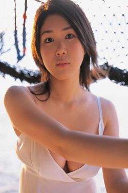 美女脱个精光露出小照片